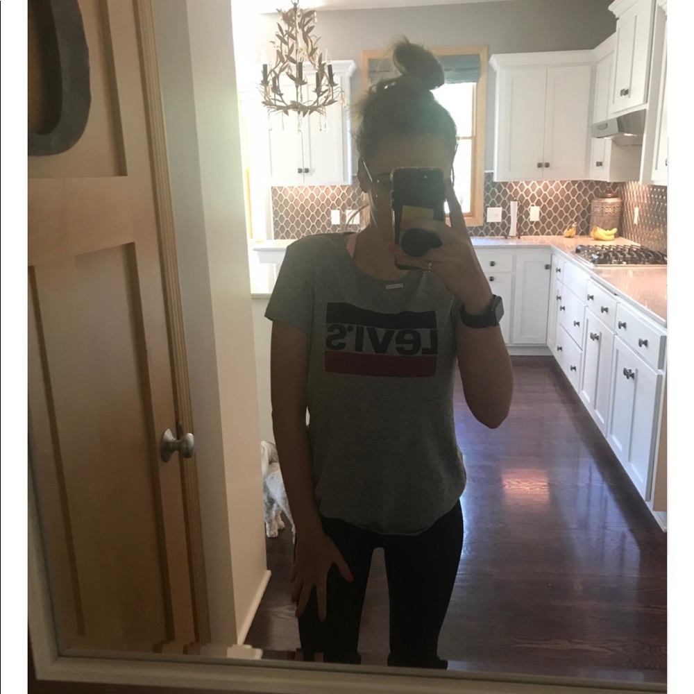 Levi’s t shirt